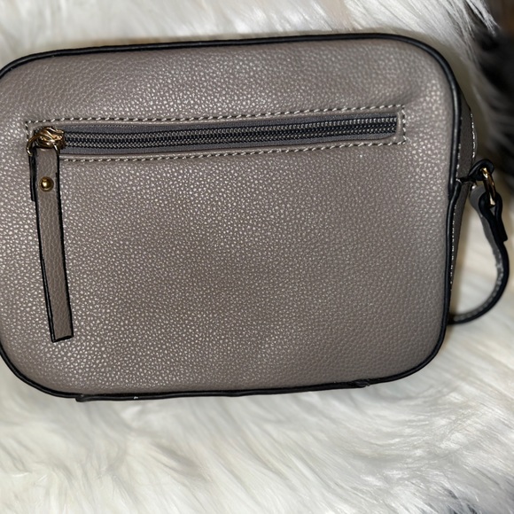 Micheal kors crossbody - Picture 5 of 6